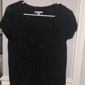 American Eagle scoop  v neck shirt